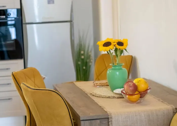 Apartment Yellow Split