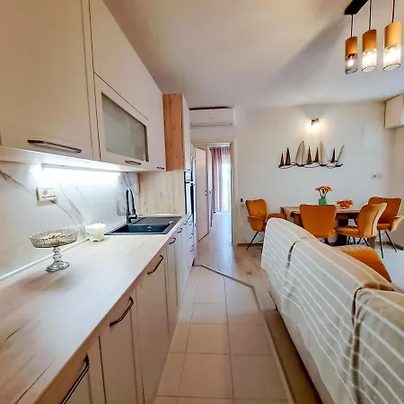 Yellow Apartman *