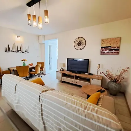 Apartment Yellow Split